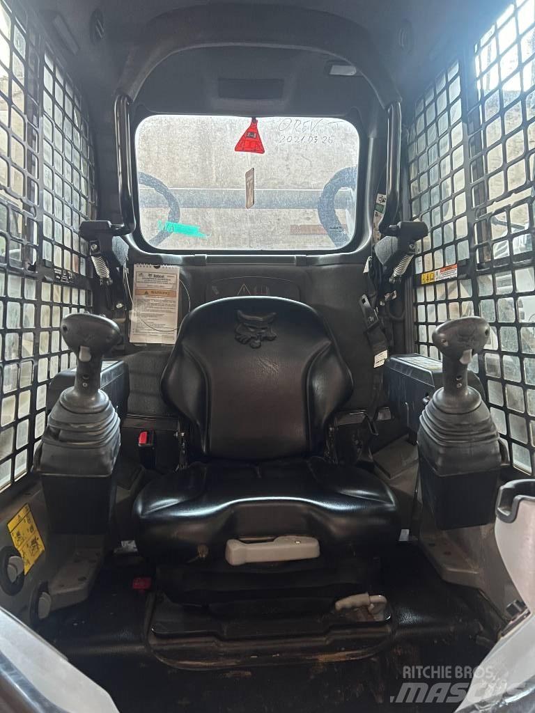 Bobcat S 590 Smykem řízené nakladače