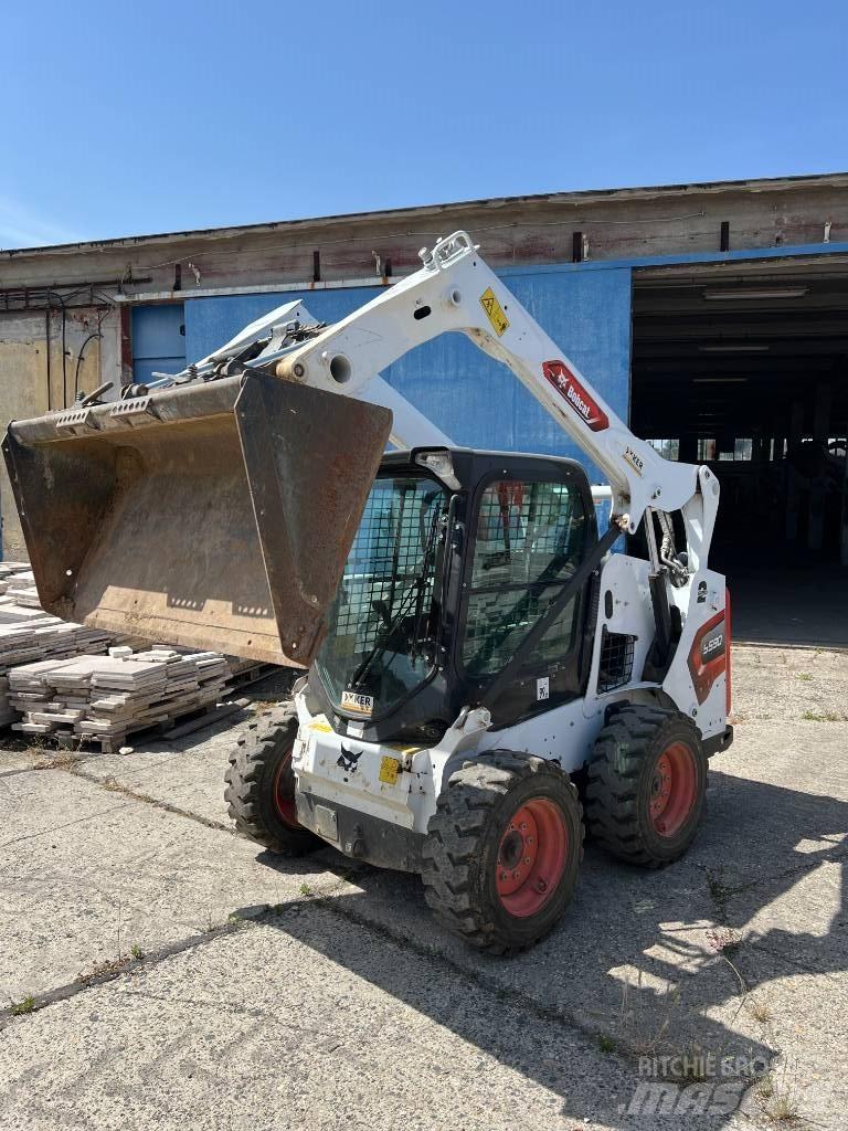 Bobcat S 590 Smykem řízené nakladače