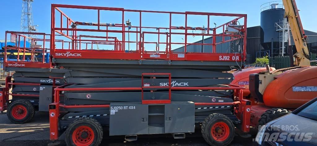 SkyJack SJ 9250 RT Nůžková zvedací plošina