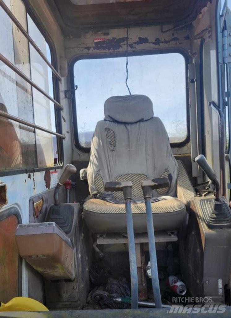 Hitachi EX 200 LC Pásová rýpadla