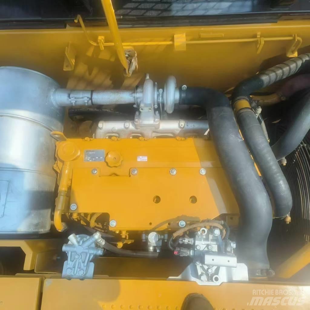 CAT 320D2 Pásová rýpadla