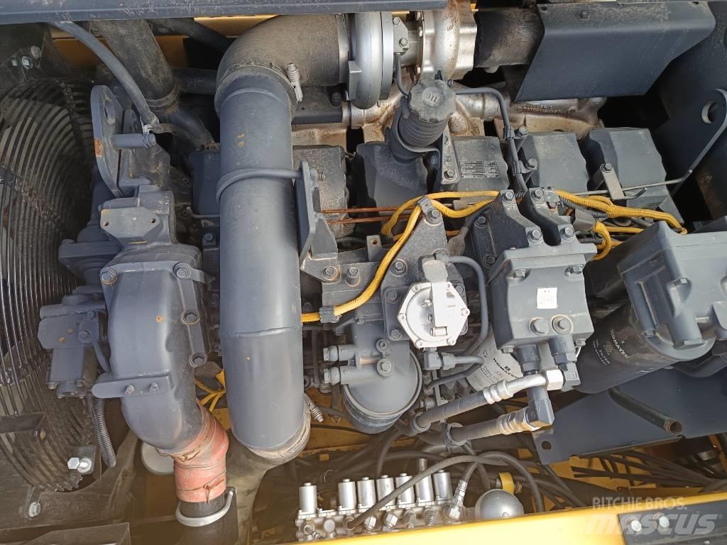 Komatsu PC450-8 Pásová rýpadla