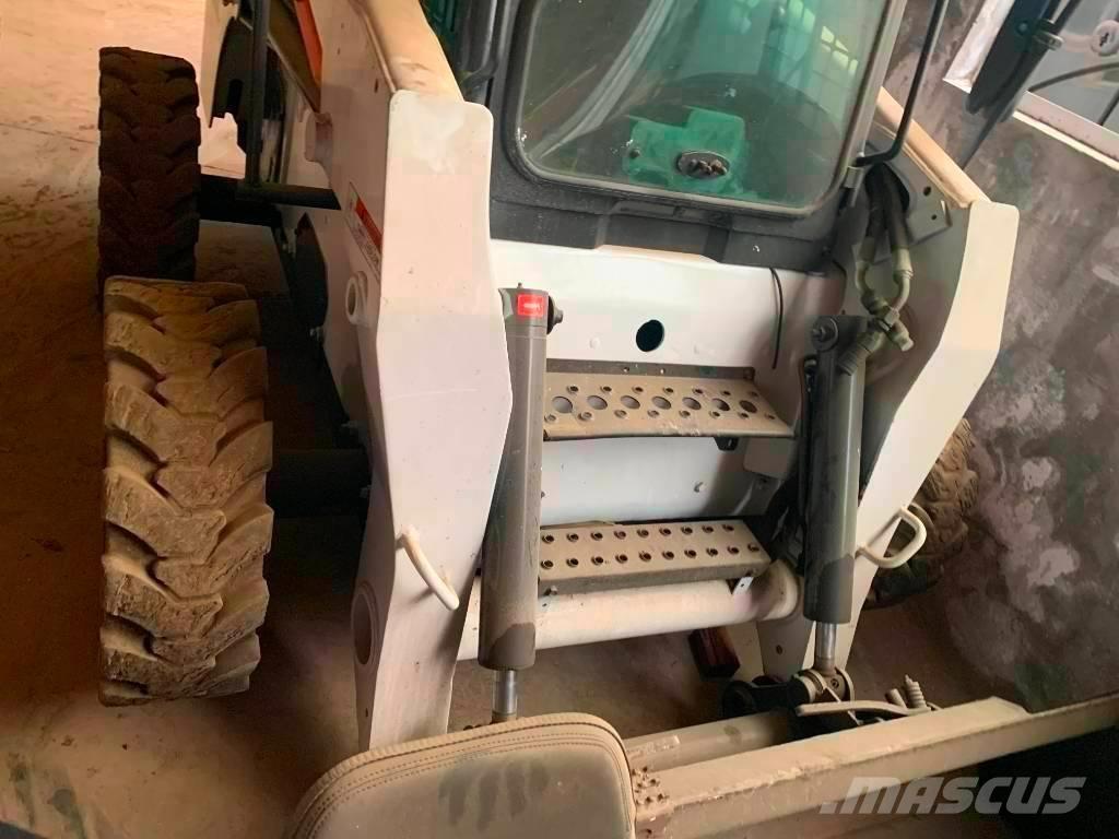 Bobcat S 300 Smykem řízené nakladače