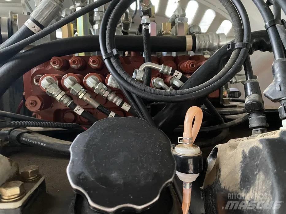 Takeuchi TB 295 Kolová rýpadla