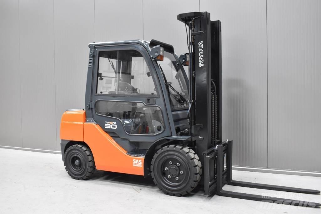 Toyota 06-8FD30F Dieselové vozíky