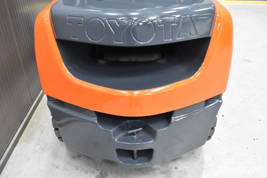 Toyota 06-8FD30F Dieselové vozíky
