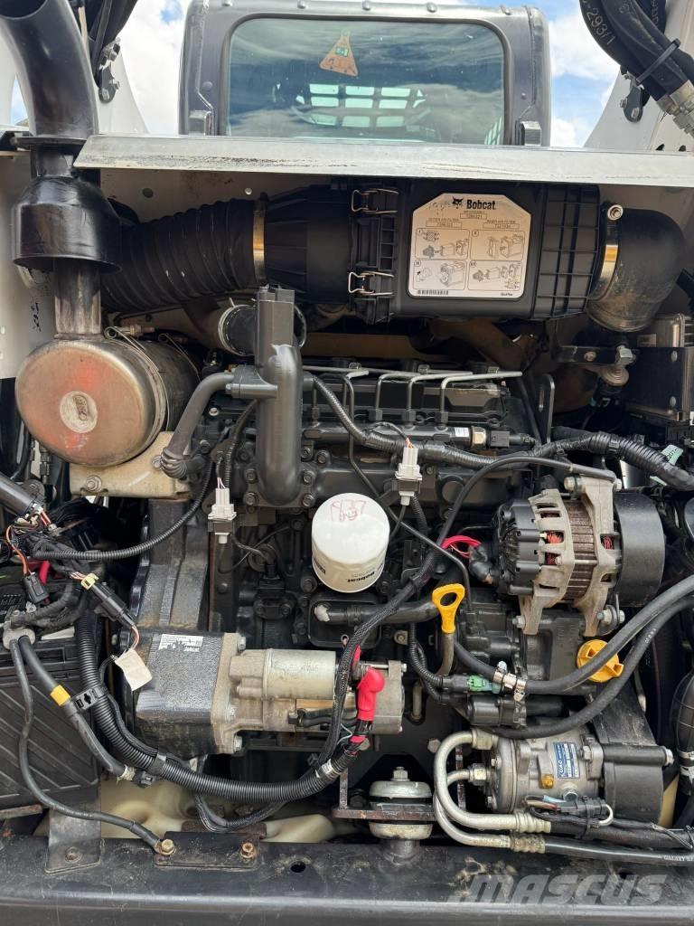 Bobcat T 590 Smykem řízené nakladače