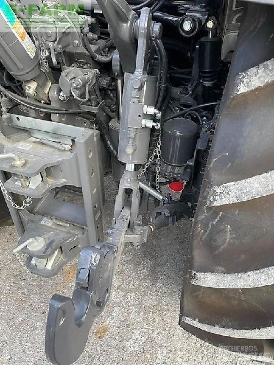Valtra n155 Traktory