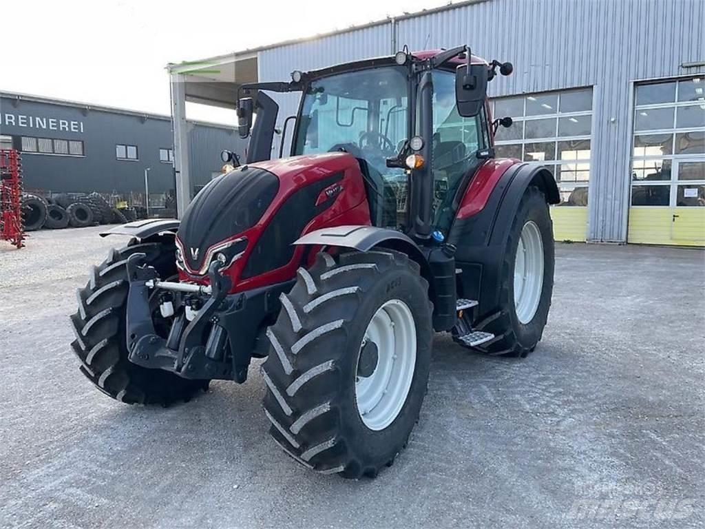 Valtra n155 Traktory