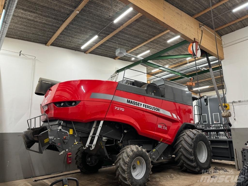 Massey Ferguson 7370 Sklízecí mlátičky