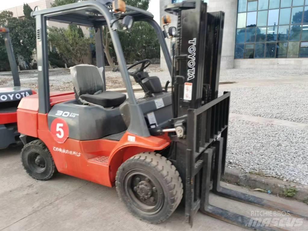 Toyota 7FD 30 Dieselové vozíky
