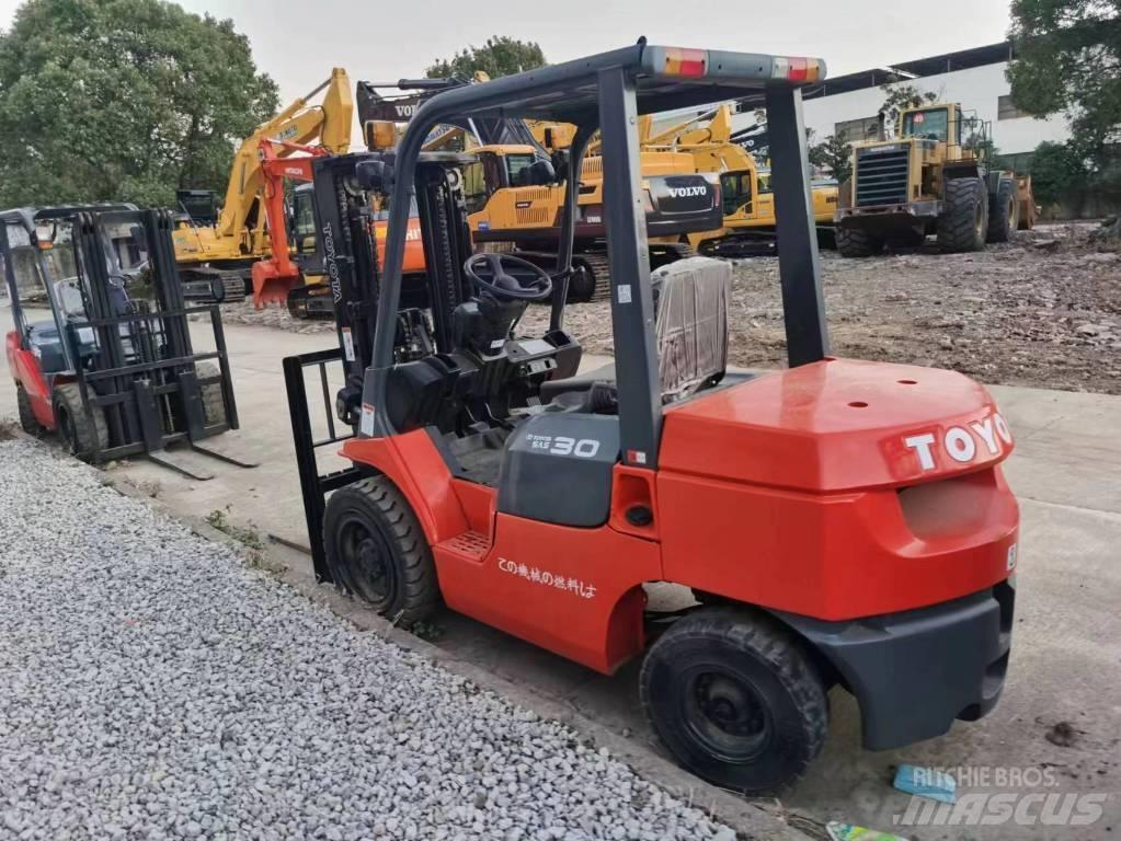 Toyota 7FD 30 Dieselové vozíky