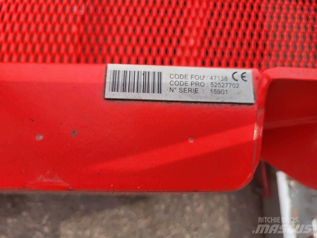 Manitou 200 ATJ kori Vertikální sloupové výtahy