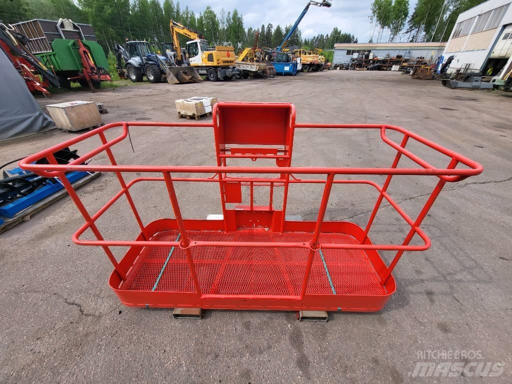 Manitou 200 ATJ kori Vertikální sloupové výtahy