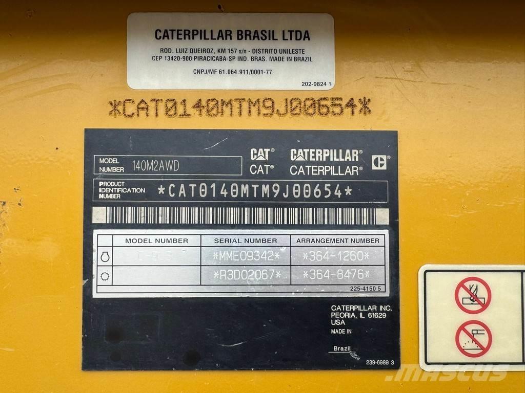 CAT 140M2 AWD Grejdry