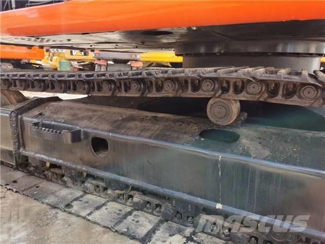 Hitachi EX 120 Pásová rýpadla