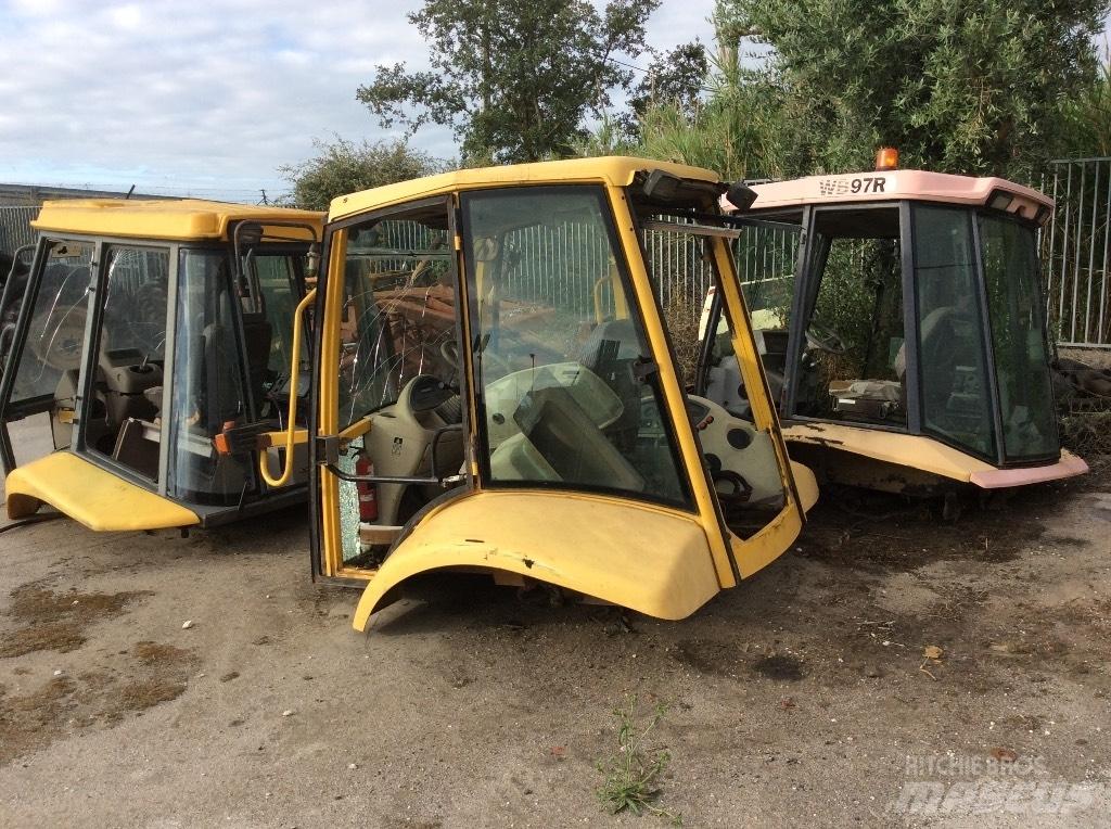 Komatsu WB 97 R Kabiny a interiér