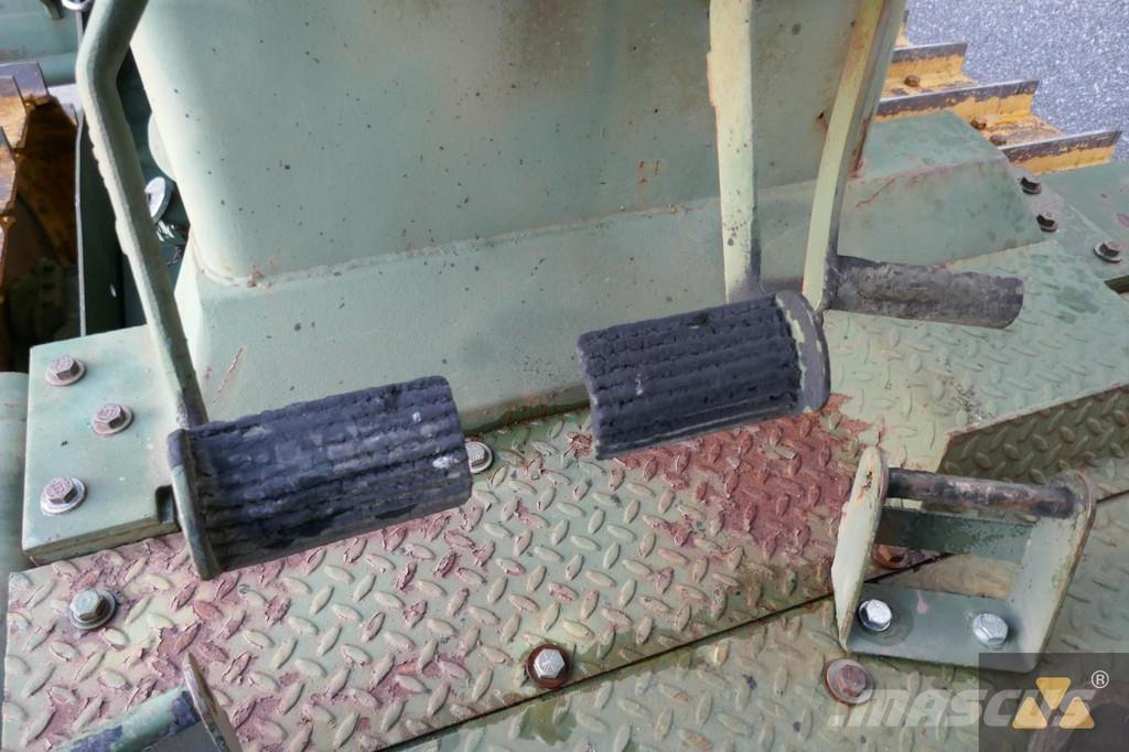 CAT D7G Ex-army Pásové dozery