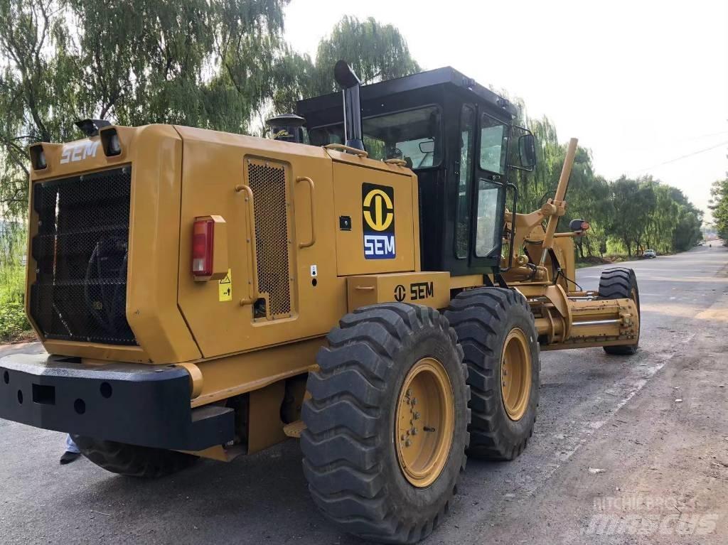 SEM 922F grader Grejdry