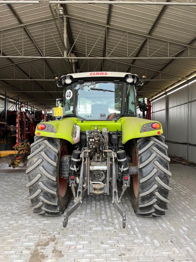 CLAAS Arion 440 Traktory