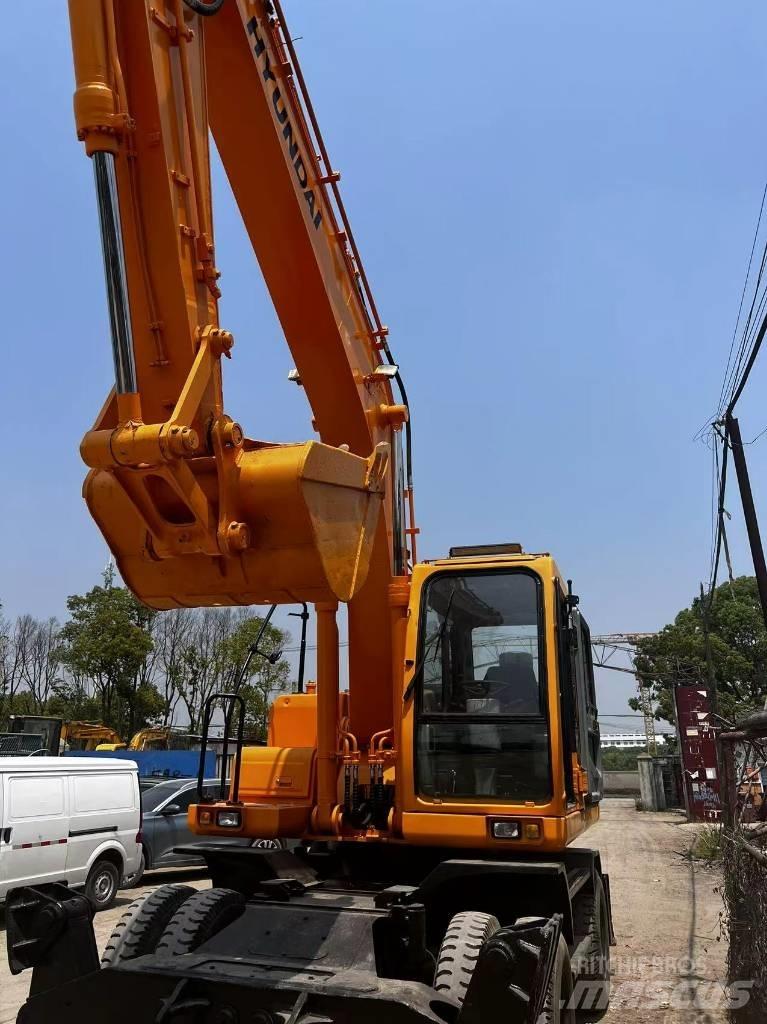 Hyundai R210W-7 Kolová rýpadla