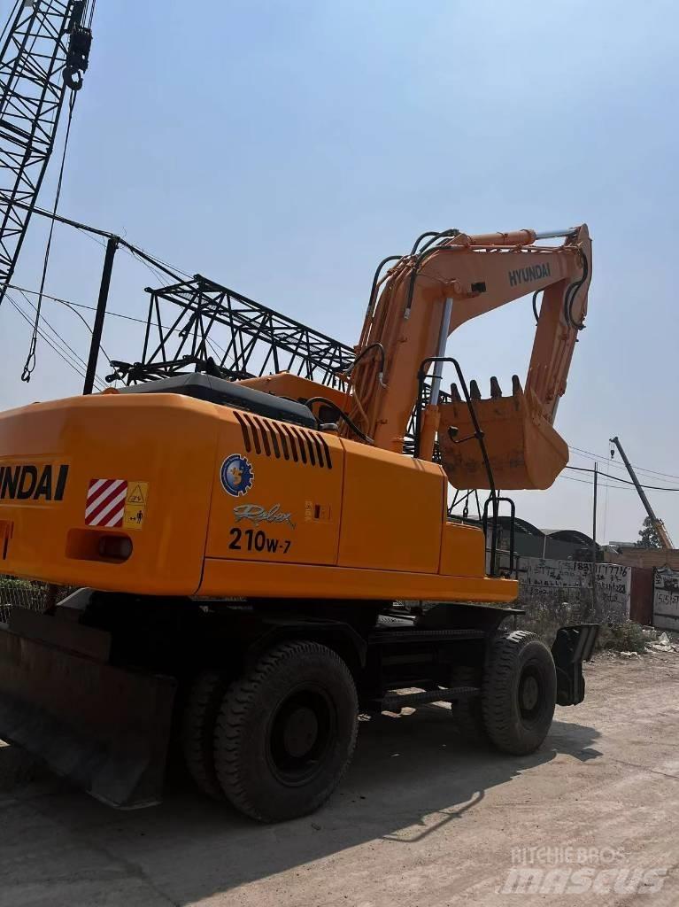Hyundai R210W-7 Kolová rýpadla