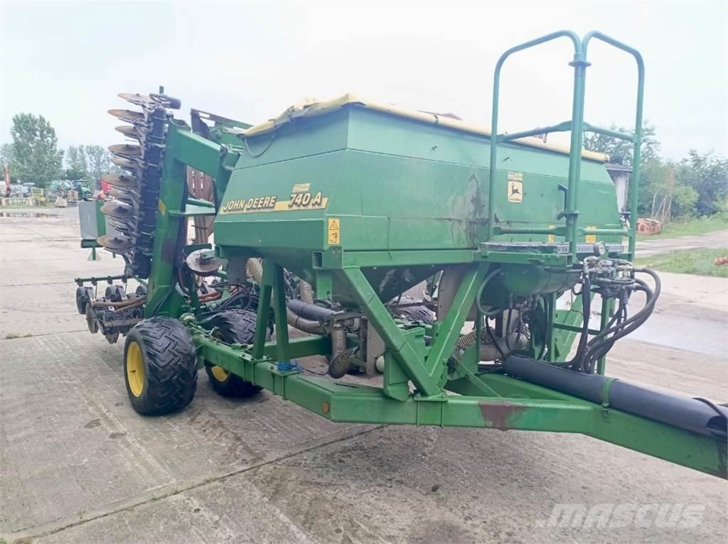 John Deere 740A Kombinované secí stroje