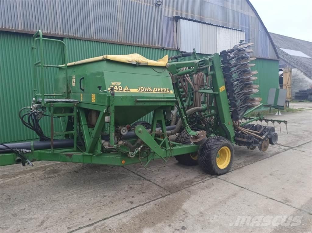 John Deere 740A Kombinované secí stroje