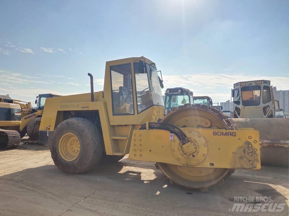 Bomag BW 217 Tahačové válce