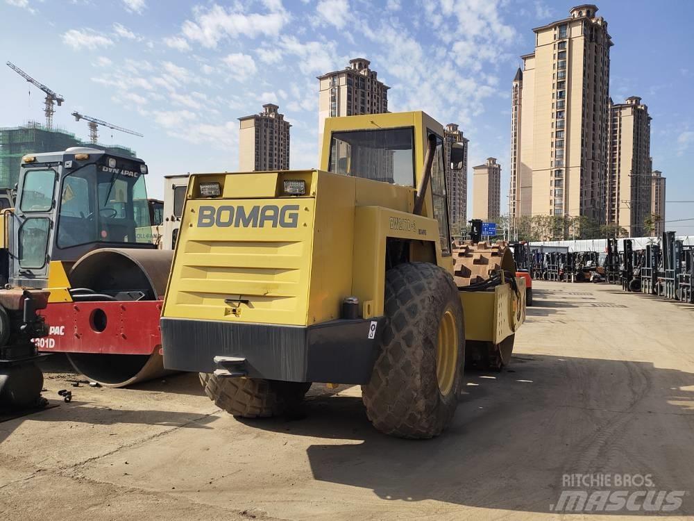 Bomag BW 217 Tahačové válce