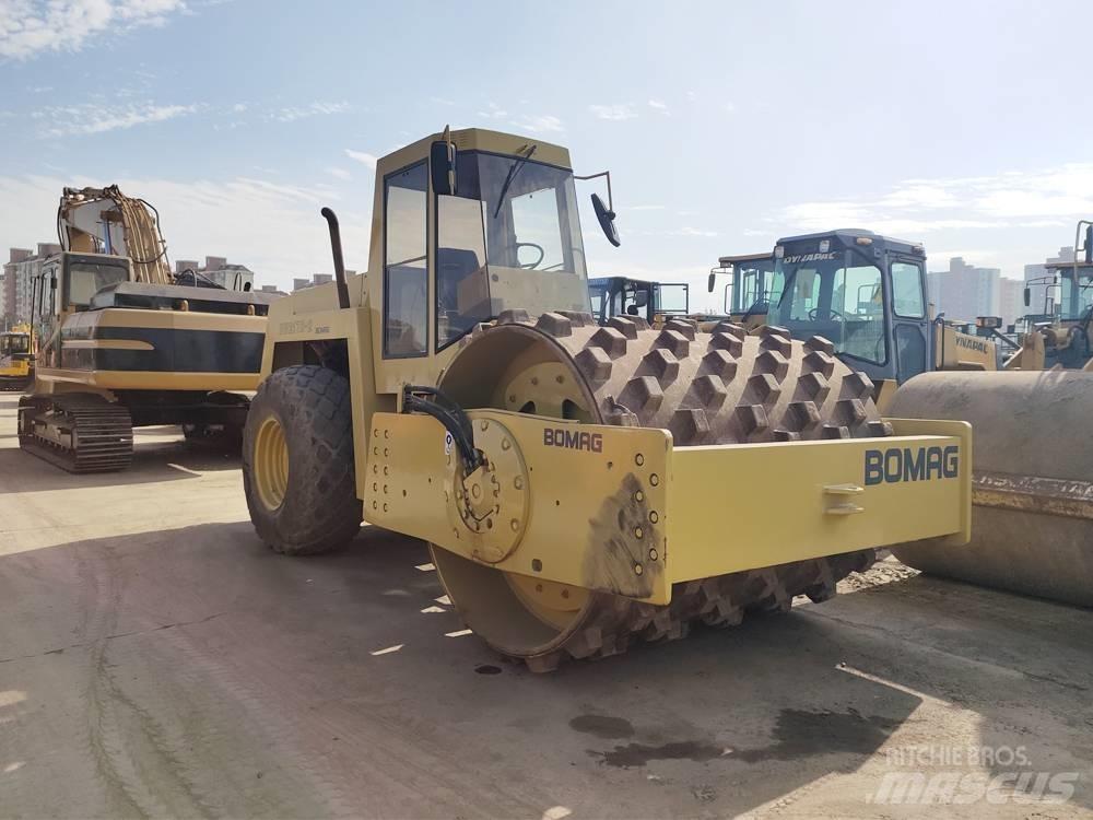Bomag BW 217 Tahačové válce