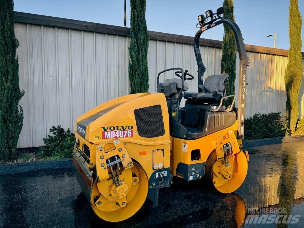 Volvo DD 25 B Tandemové válce