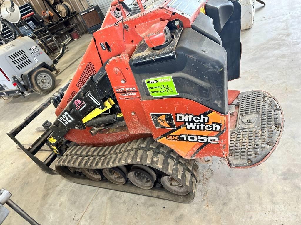Ditch Witch SK 1050 Smykem řízené nakladače