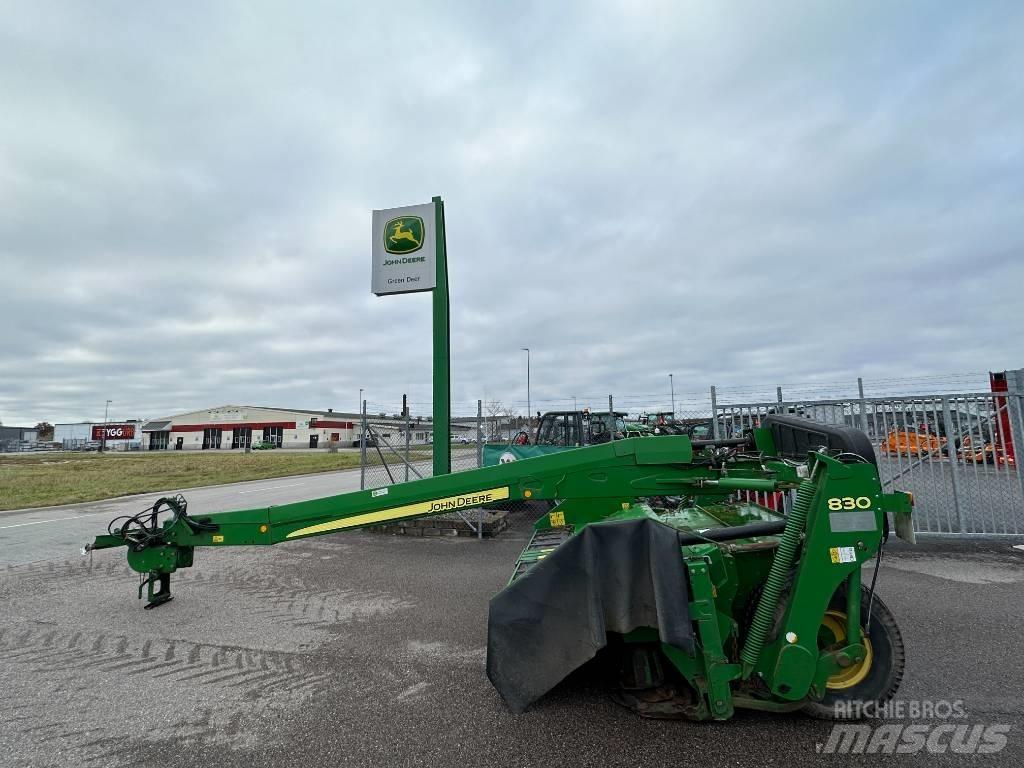 John Deere 830 Kondicionér žacího stroje
