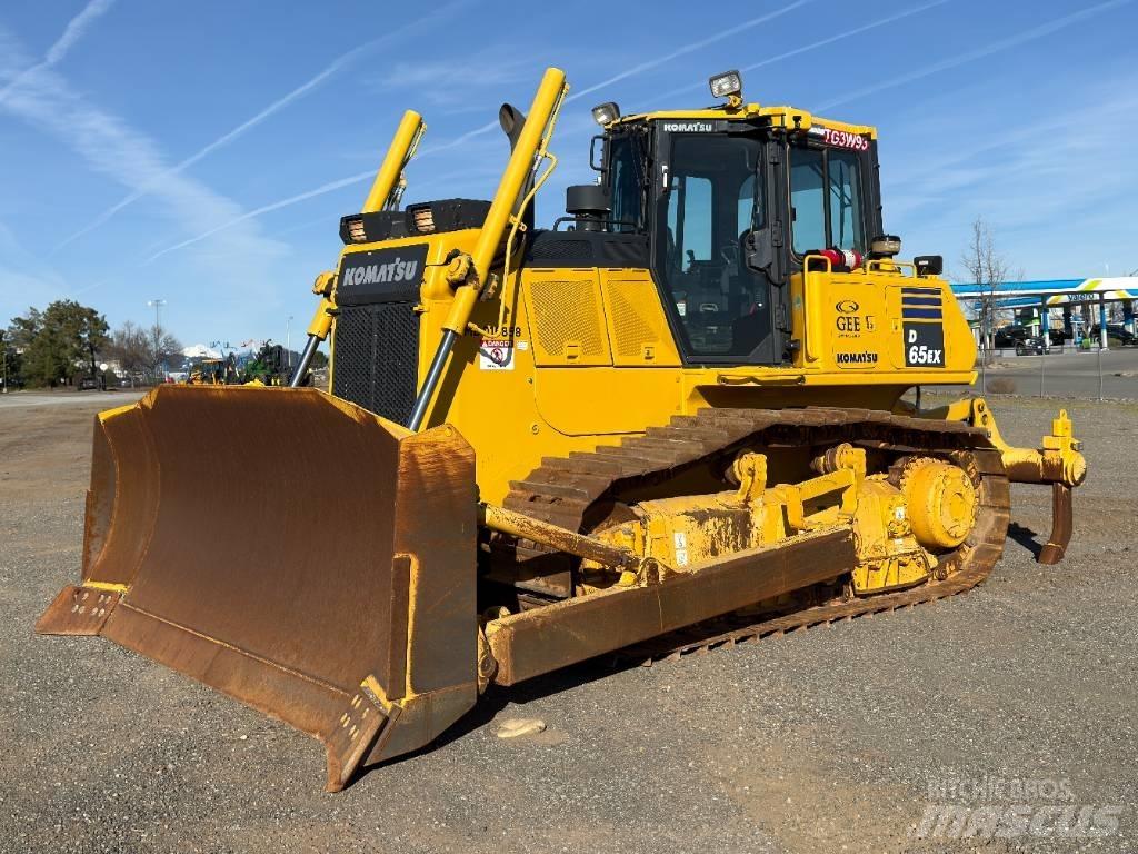 Komatsu D65EX-18 Pásové dozery