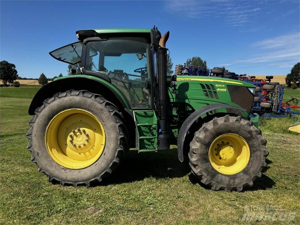John Deere 6210R Traktory