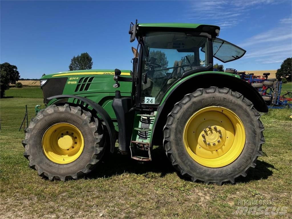 John Deere 6210R Traktory