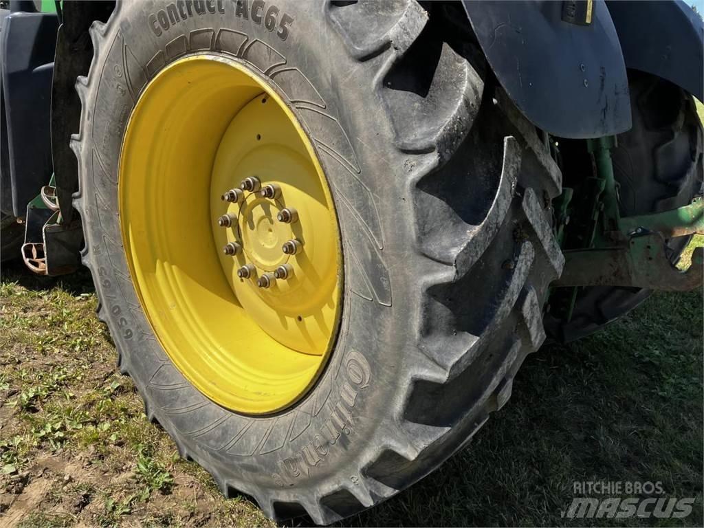 John Deere 6210R Traktory