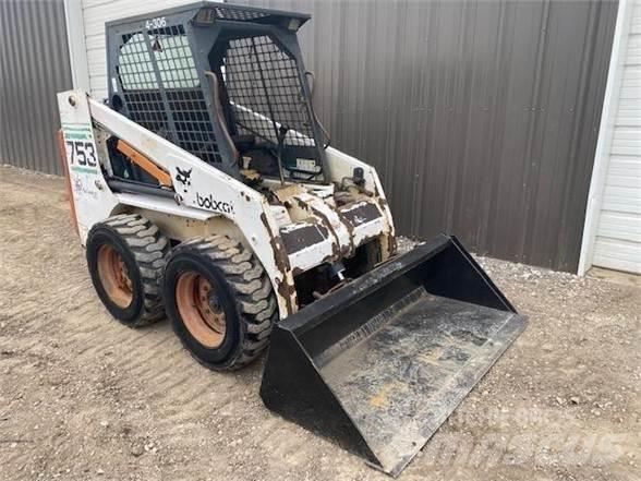 Bobcat 753 Smykem řízené nakladače