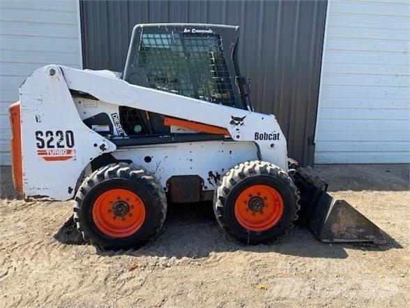 Bobcat S220 Smykem řízené nakladače