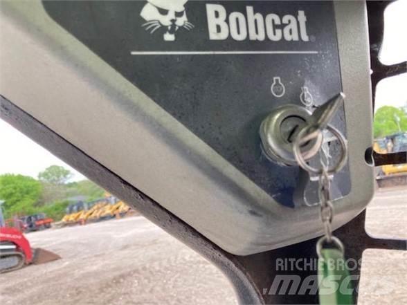Bobcat T140 Smykem řízené nakladače