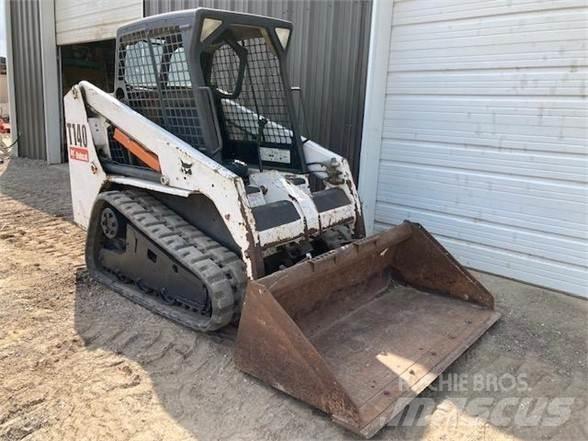 Bobcat T140 Smykem řízené nakladače