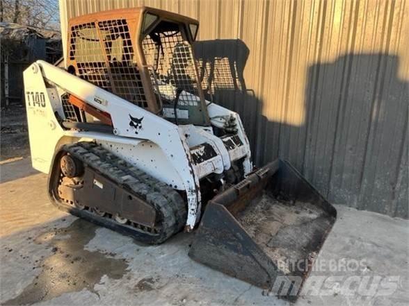 Bobcat T140 Smykem řízené nakladače