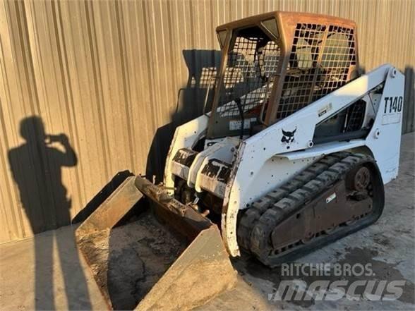 Bobcat T140 Smykem řízené nakladače