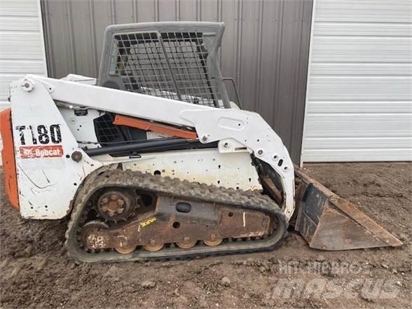 Bobcat T180 Smykem řízené nakladače