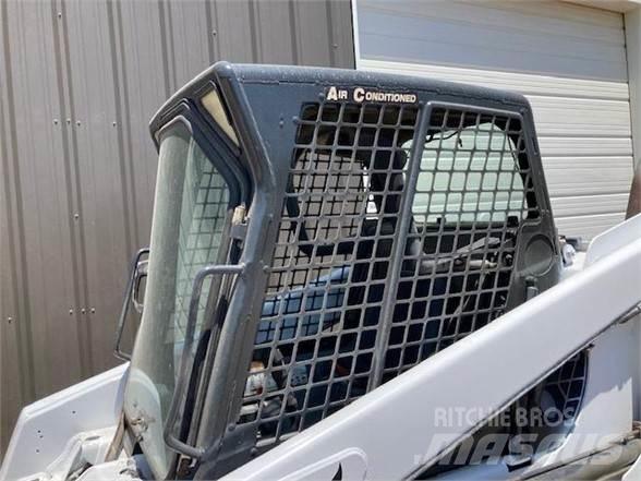 Bobcat T200 Smykem řízené nakladače