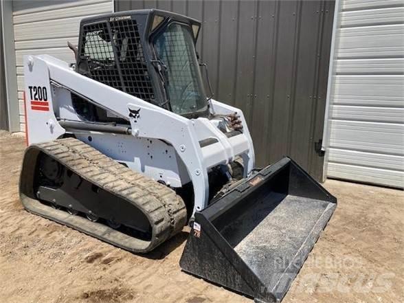 Bobcat T200 Smykem řízené nakladače