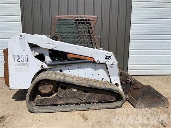 Bobcat T250 Smykem řízené nakladače