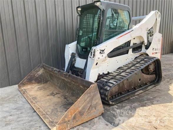 Bobcat T750 Smykem řízené nakladače