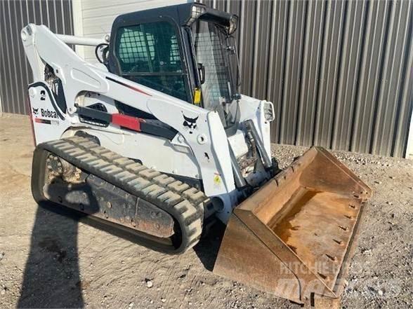 Bobcat T870 Smykem řízené nakladače